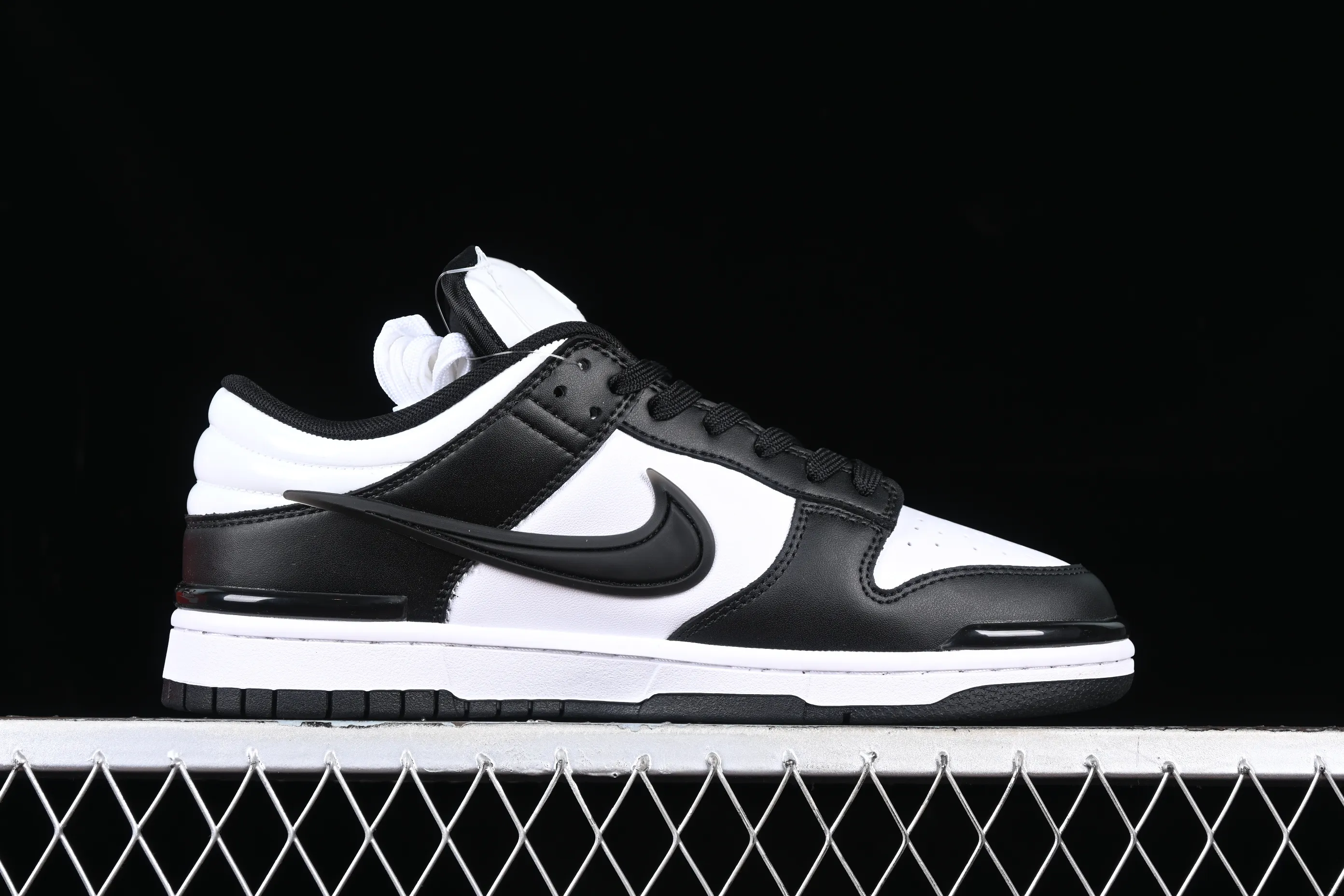 All categories Nk SB Dunk series Nk SB Dunk Low low-top sneakers Nk Dunk Low Twist Panda Panda black and white SB low-top sports and leisure sneakers DZ2794-001